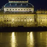 Fairmont Golden Szálloda