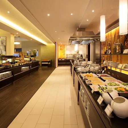 Fairmont Golden ホテル