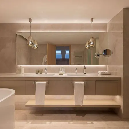 Fairmont Golden 5*
