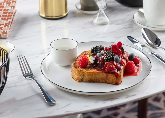 Fairmont Golden Hotel 5*