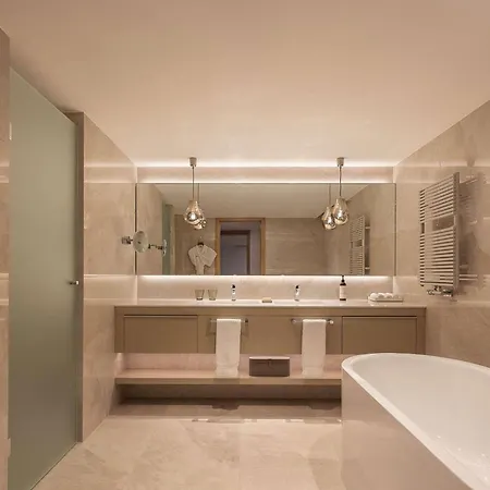 Fairmont Golden Hotel 5*