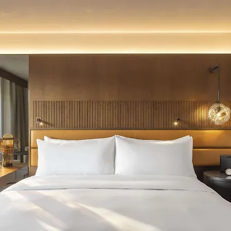 Fairmont Golden Szálloda