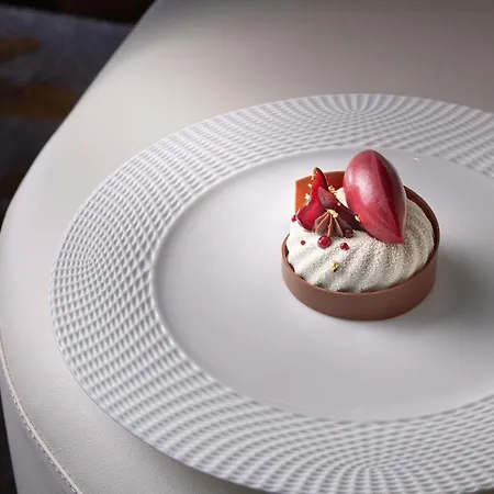 Fairmont Golden Hotel 5*