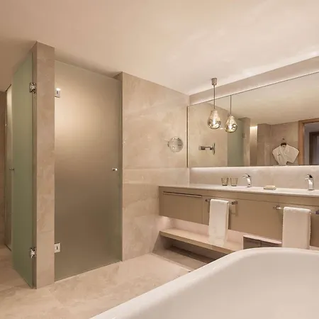 Fairmont Golden 5*