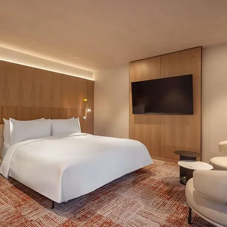 Fairmont Golden 5*