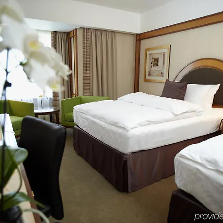 Fairmont Golden Hotel
