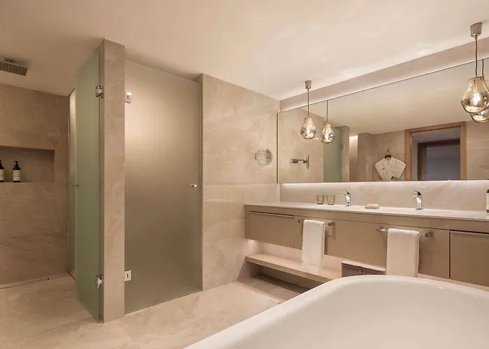 Fairmont Golden 5*