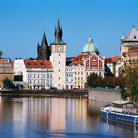 Szálloda Fairmont Golden 5*