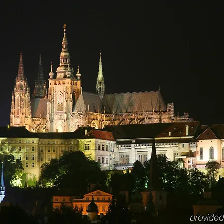 Fairmont Golden Szálloda